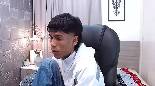 Snapshot of RyanKing19 chatting on 03-06-25, 01:57 RyanKing19 online show from 03-06-25, 01:57
