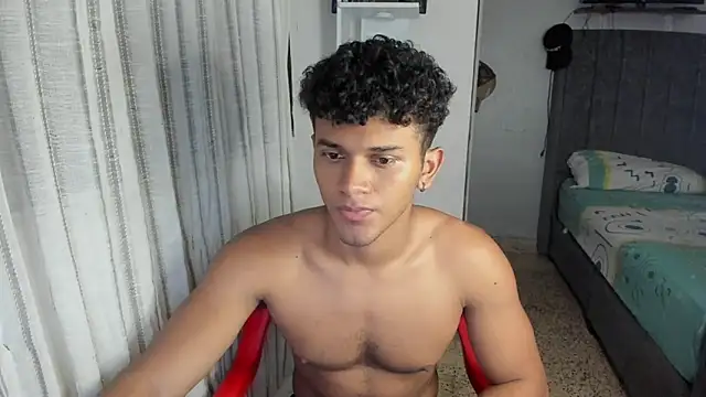 Snapshot of Fox2evans chatting on 02-10-26, 09:03 Fox2evans online show from 02-10-26, 09:03