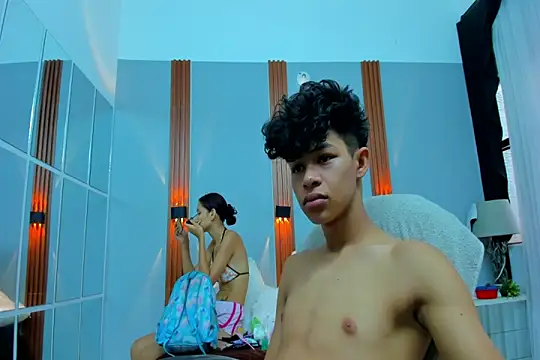 leslieanddrako online show from 09-17-25, 07:16