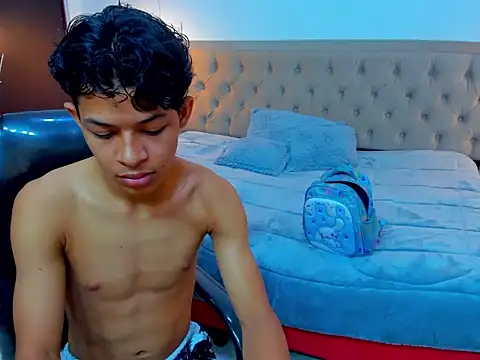 leslieanddrako online show from 10-04-25, 05:47