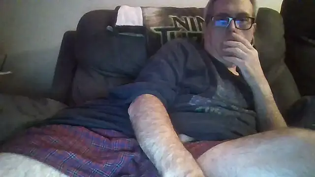 Snapshot of Smallone327 chatting on 09-27-25, 04:07 Smallone327 online show from 09-27-25, 04:07