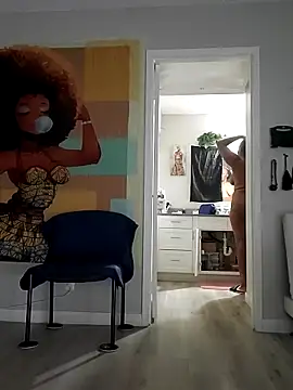 Queenanitadix online show from 11-25-25, 05:57