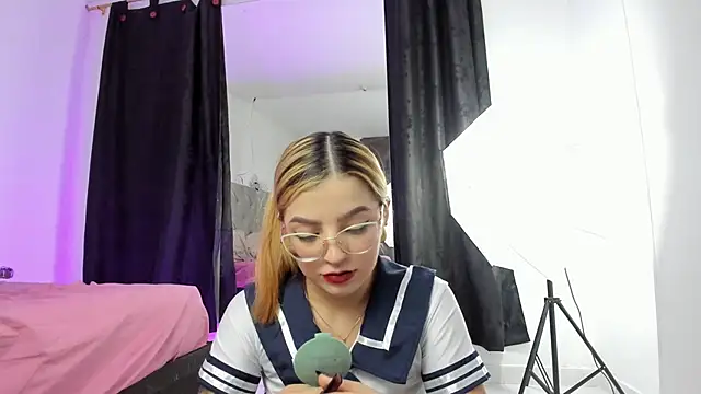 Snapshot of MelaniJhonson chatting on 10-12-25, 06:26 MelaniJhonson online show from 10-12-25, 06:26