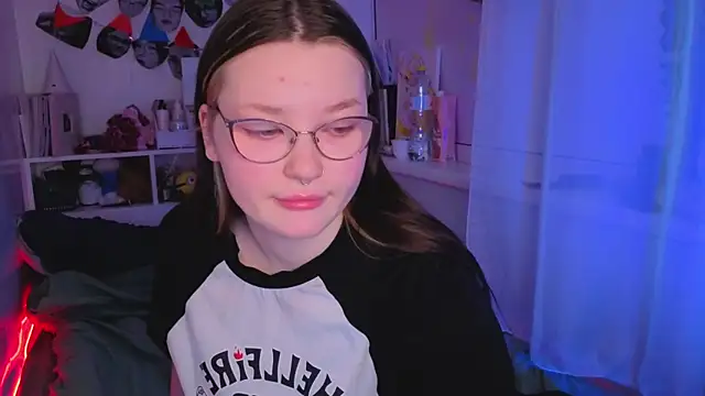 Snapshot of milliedoll chatting on 12-19-25, 02:59 milliedoll online show from 12-19-25, 02:59