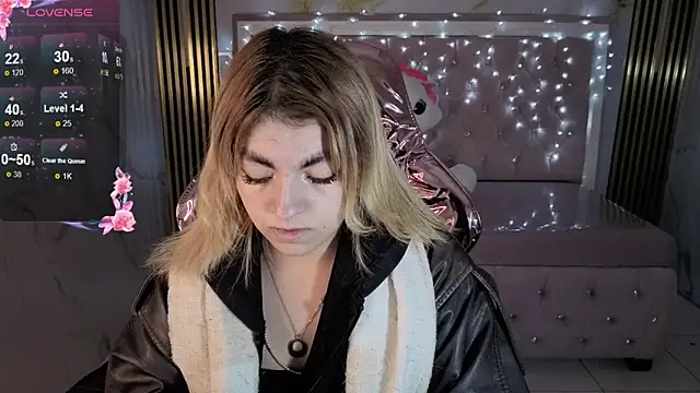 lili conor s online show from 11-18-25, 03:10