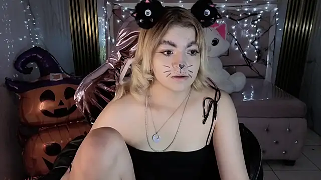 lili conor s online show from 10-31-25, 03:36