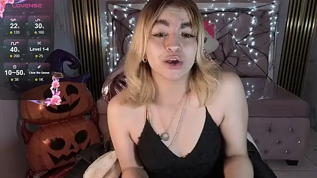 Snapshot of lili_conor_s chatting on 10-23-25, 03:38 lili conor s online show from 10-23-25, 03:38