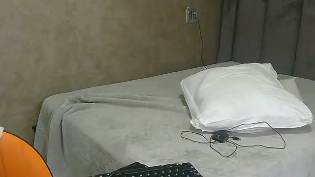 Snapshot of Justusual444 chatting on 01-13-26, 05:11 Justusual444 online show from 01-13-26, 05:11