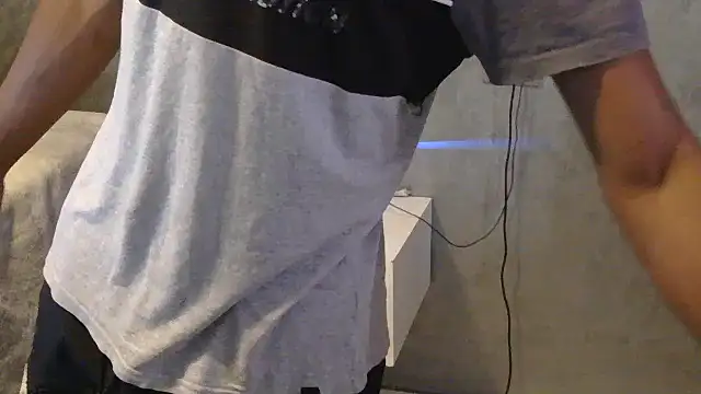 Snapshot of Justusual444 chatting on 12-23-25, 07:29 Justusual444 online show from 12-23-25, 07:29