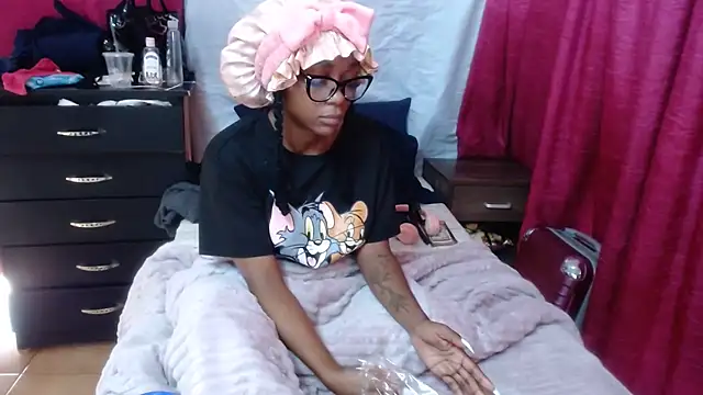 xxTatiannaxx online show from 10-31-25, 06:10