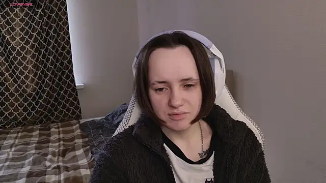 Luna Loveee online show from 04-29-26, 05:55