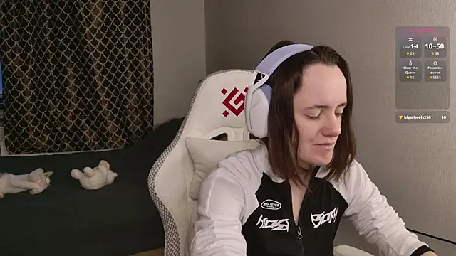 Luna Loveee online show from 10-26-25, 03:51