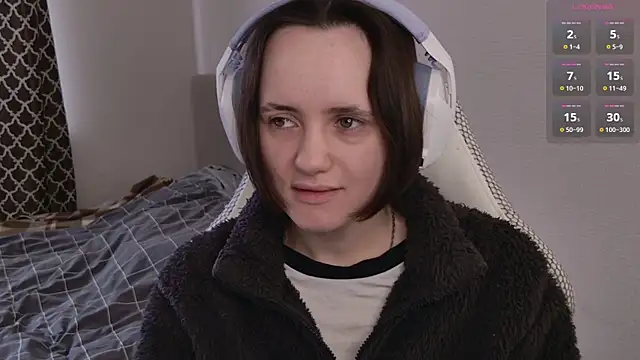 Luna Loveee online show from 04-27-26, 05:49