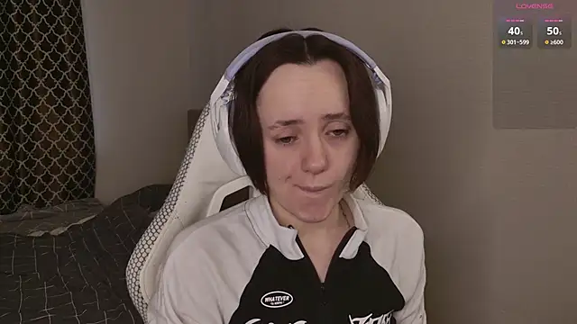 Luna Loveee online show from 04-10-26, 04:08