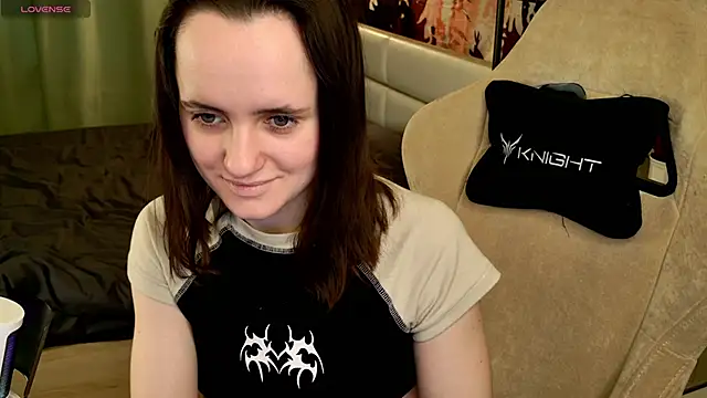 Snapshot of Luna_Loveee chatting on 03-18-25, 06:50 Luna Loveee online show from 03-18-25, 06:50