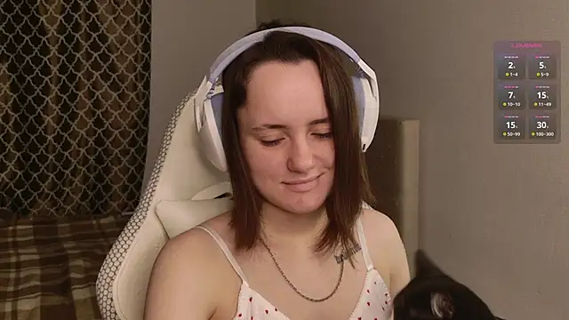 Luna Loveee online show from 11-10-25, 04:17