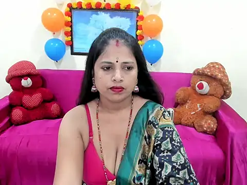 Snapshot of leahgotiii chatting on 09-15-25, 06:03 leahgotiii online show from 09-15-25, 06:03