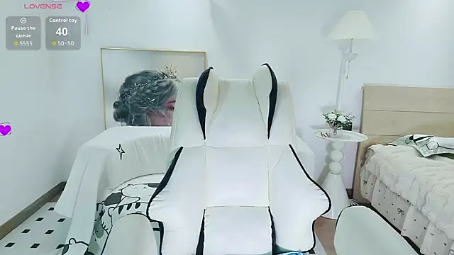 Snapshot of Dazzlebean chatting on 11-26-25, 09:37 Dazzlebean online show from 11-26-25, 09:37