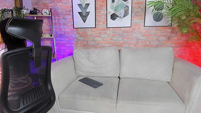 Lucia Brown  online show from 09-19-25, 04:22