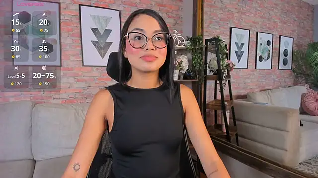 Lucia Brown  online show from 10-02-25, 06:44