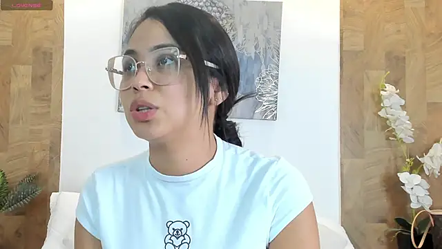 Lucia Brown  online show from 06-03-26, 10:47