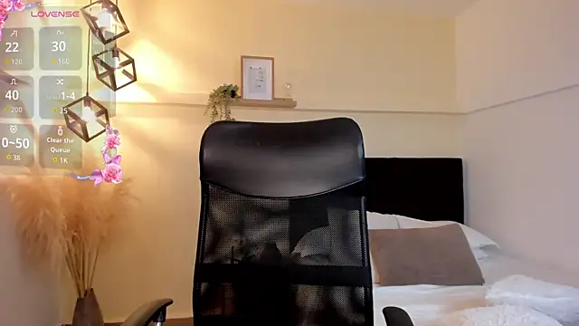 Lucia Brown  online show from 06-30-26, 08:42