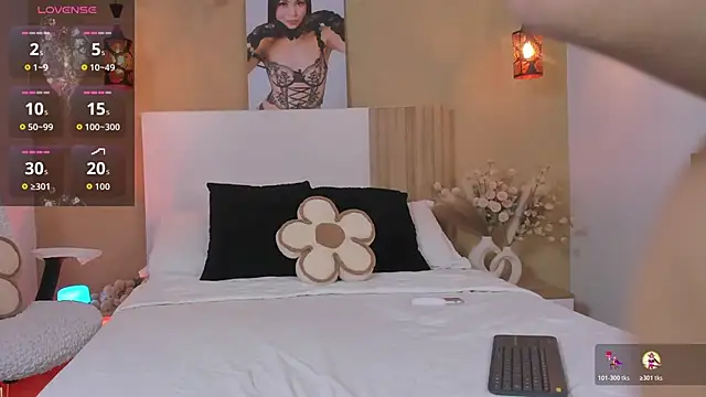 Lucia Brown  online show from 11-04-25, 02:21