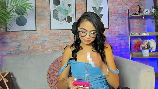 Lucia Brown  online show from 09-20-25, 09:20