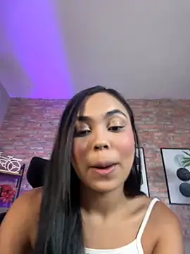 Lucia Brown  online show from 10-06-25, 05:46