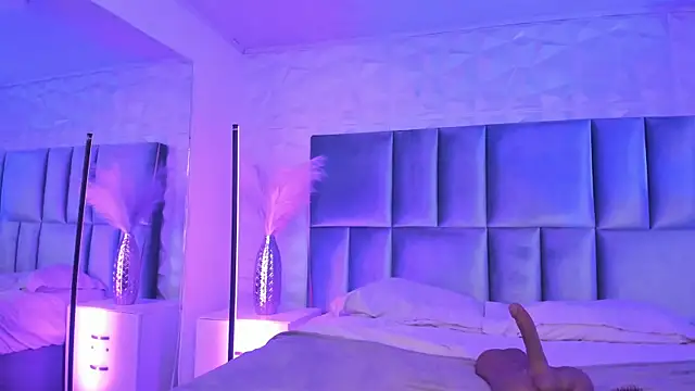 Selene bennet online show from 04-15-26, 03:34