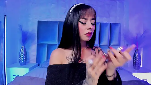 Selene bennet online show from 04-17-26, 03:31