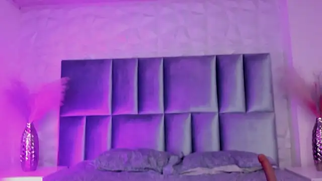 Selene bennet online show from 03-28-26, 03:51