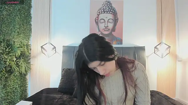 Cassie bloom online show from 12-15-25, 08:03