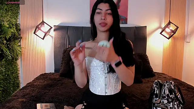 Cassie bloom online show from 10-24-25, 07:57