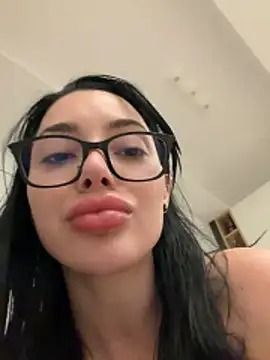 Mia Splash online show from 04-16-26, 05:25