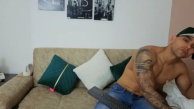 Snapshot of Bastiandelux chatting on 10-07-25, 04:41 Bastiandelux online show from 10-07-25, 04:41