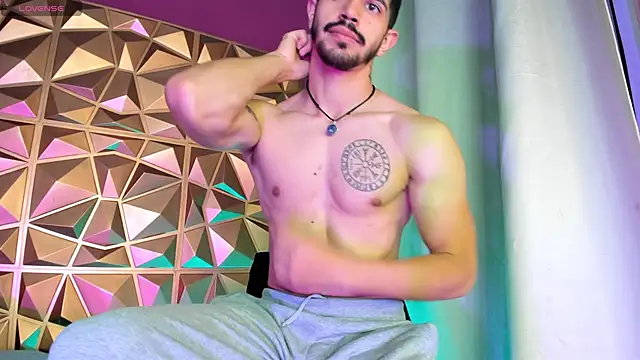 Snapshot of AlejandroStormm chatting on 01-08-26, 08:15 AlejandroStormm online show from 01-08-26, 08:15