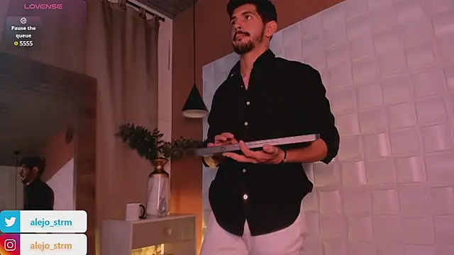 Snapshot of AlejandroStormm chatting on 03-21-25, 02:28 AlejandroStormm online show from 03-21-25, 02:28