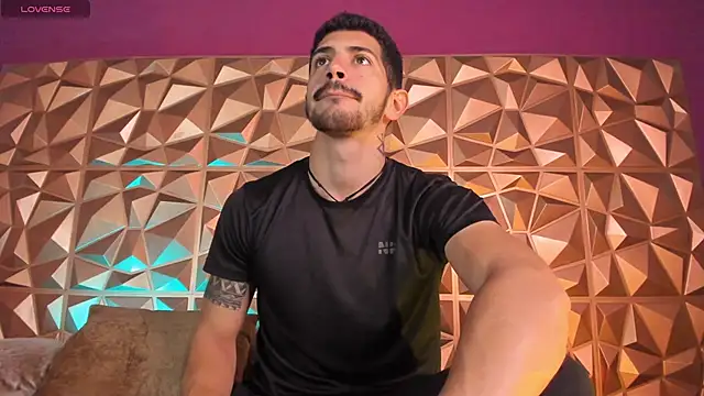 Snapshot of AlejandroStormm chatting on 12-19-25, 05:59 AlejandroStormm online show from 12-19-25, 05:59