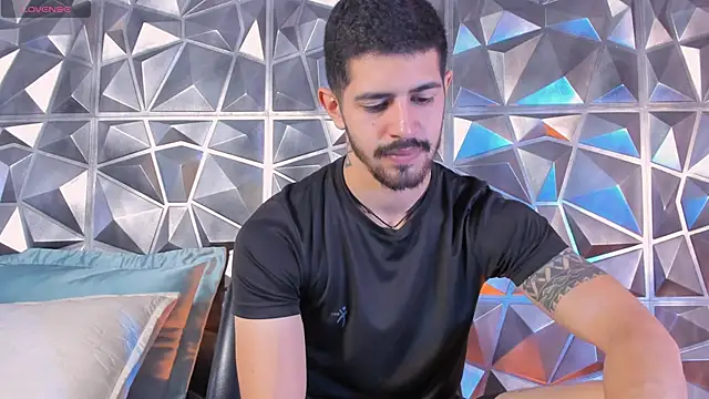 Snapshot of AlejandroStormm chatting on 03-03-26, 10:39 AlejandroStormm online show from 03-03-26, 10:39