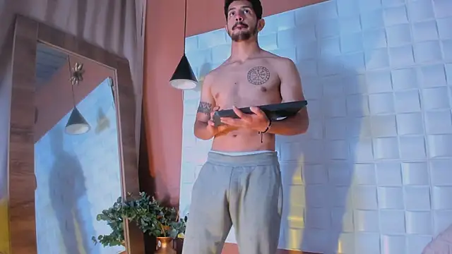 Snapshot of AlejandroStormm chatting on 03-19-25, 08:54 AlejandroStormm online show from 03-19-25, 08:54