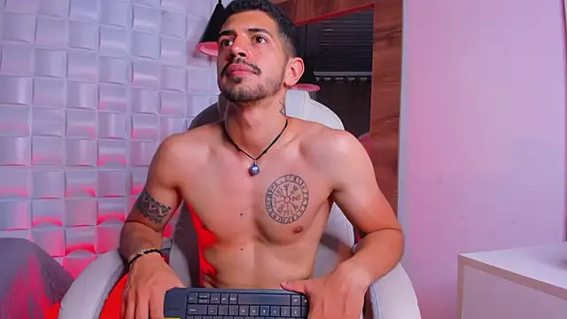 Snapshot of AlejandroStormm chatting on 12-04-25, 08:08 AlejandroStormm online show from 12-04-25, 08:08