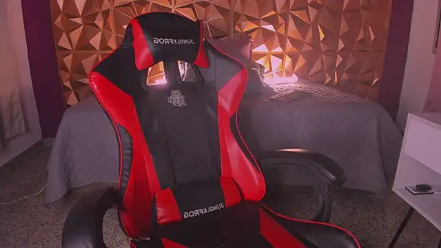 Snapshot of AlejandroStormm chatting on 03-21-25, 11:56 AlejandroStormm online show from 03-21-25, 11:56