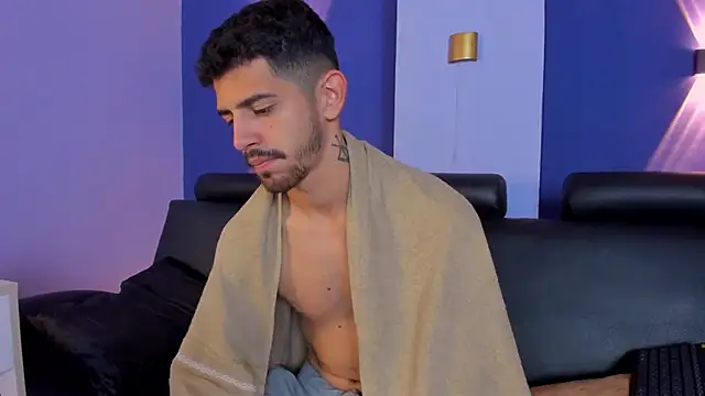 Snapshot of AlejandroStormm chatting on 10-07-25, 09:27 AlejandroStormm online show from 10-07-25, 09:27