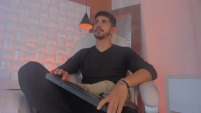 Snapshot of AlejandroStormm chatting on 10-10-25, 08:53 AlejandroStormm online show from 10-10-25, 08:53