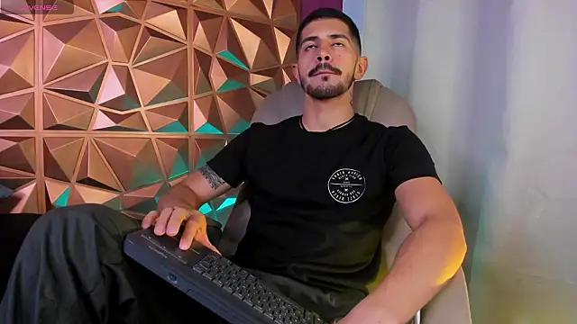 Snapshot of AlejandroStormm chatting on 02-15-26, 04:13 AlejandroStormm online show from 02-15-26, 04:13