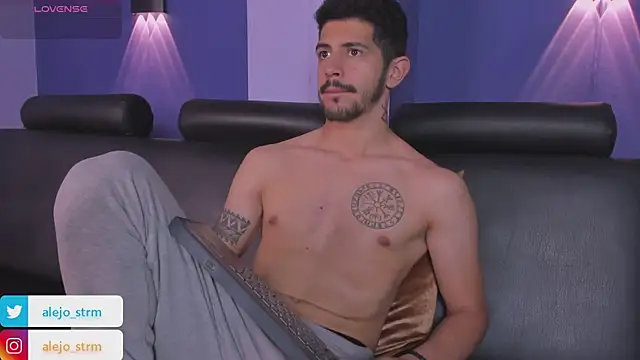 Snapshot of AlejandroStormm chatting on 09-17-25, 09:39 AlejandroStormm online show from 09-17-25, 09:39