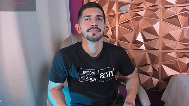 Snapshot of AlejandroStormm chatting on 02-19-26, 08:50 AlejandroStormm online show from 02-19-26, 08:50