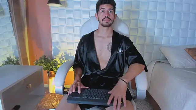 Snapshot of AlejandroStormm chatting on 03-18-25, 08:26 AlejandroStormm online show from 03-18-25, 08:26