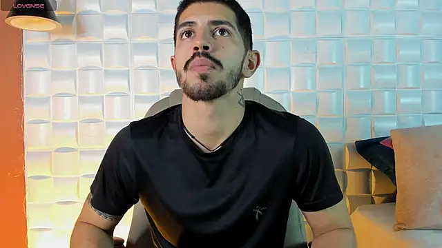 Snapshot of AlejandroStormm chatting on 02-27-26, 11:15 AlejandroStormm online show from 02-27-26, 11:15